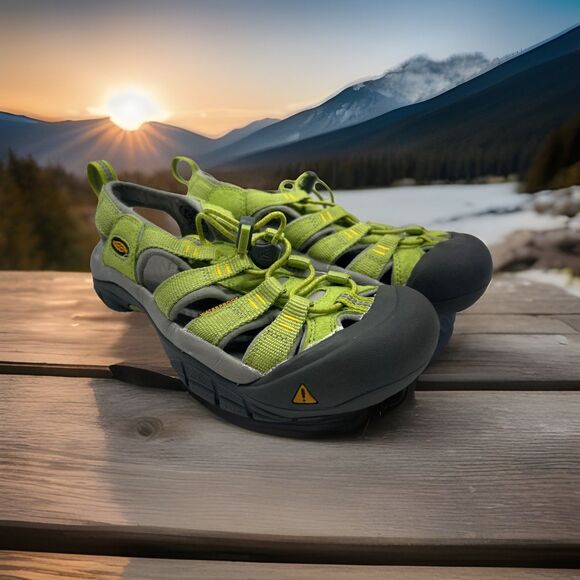 Keen 7.5 Women's Newport H2 Green Gray Outdoor Waterproof Hiking Sandals - Picture 1 of 6